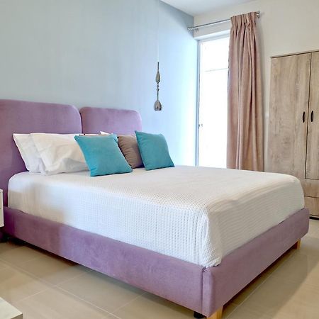 Epipleon Luxury Suites: Spacious Beachfront Room with Expansive Terrace Nafpaktos Exterior photo