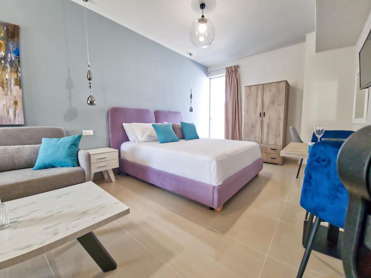Epipleon Luxury Suites: Spacious Beachfront Room with Expansive Terrace Nafpaktos Exterior photo