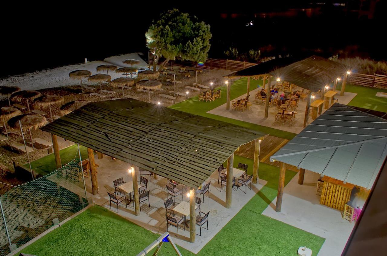 Epipleon Luxury Suites: Spacious Beachfront Room with Expansive Terrace Nafpaktos Exterior photo