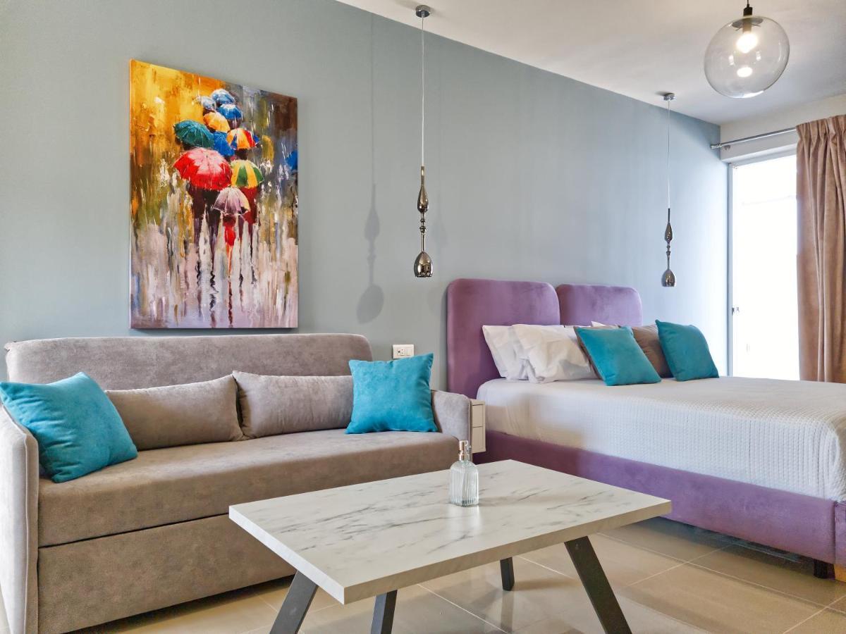 Epipleon Luxury Suites: Spacious Beachfront Room with Expansive Terrace Nafpaktos Exterior photo