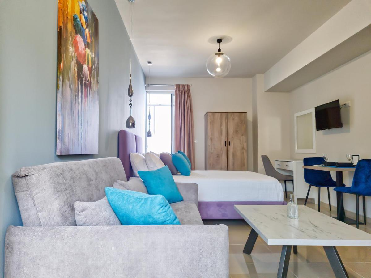 Epipleon Luxury Suites: Spacious Beachfront Room with Expansive Terrace Nafpaktos Exterior photo